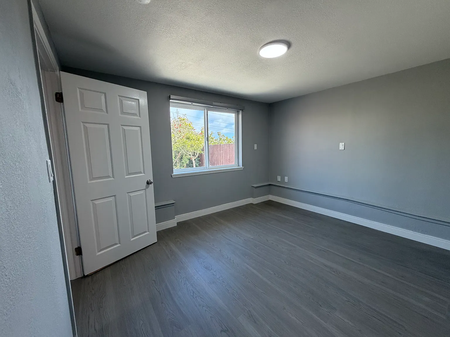 4 bed, 1320 sqft, $3,300 — Photo 3