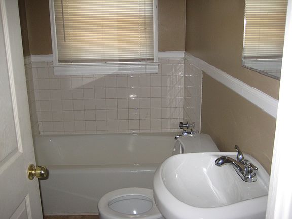 3rd image of 319 Douthit St