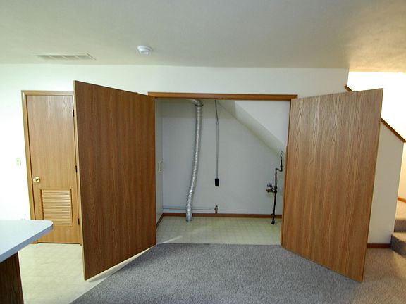 3rd image of 133 Watertower Ct