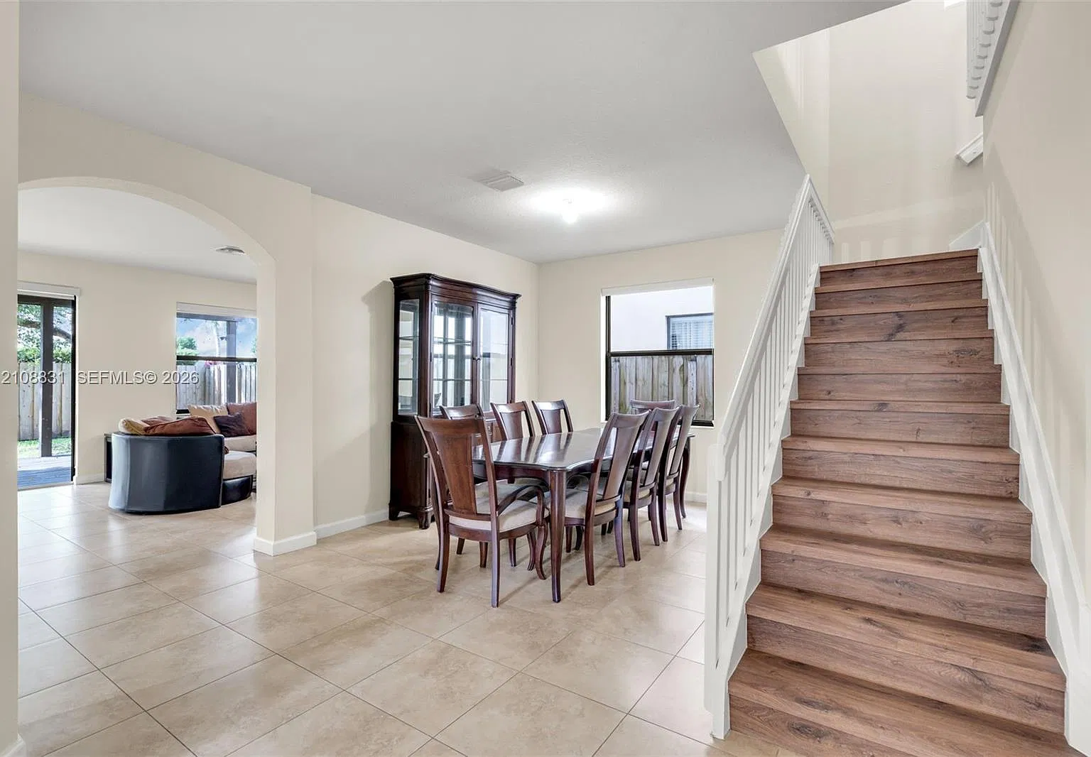 4 bed, 3.5 bath, 2650 sqft, $5,400 — Photo 2