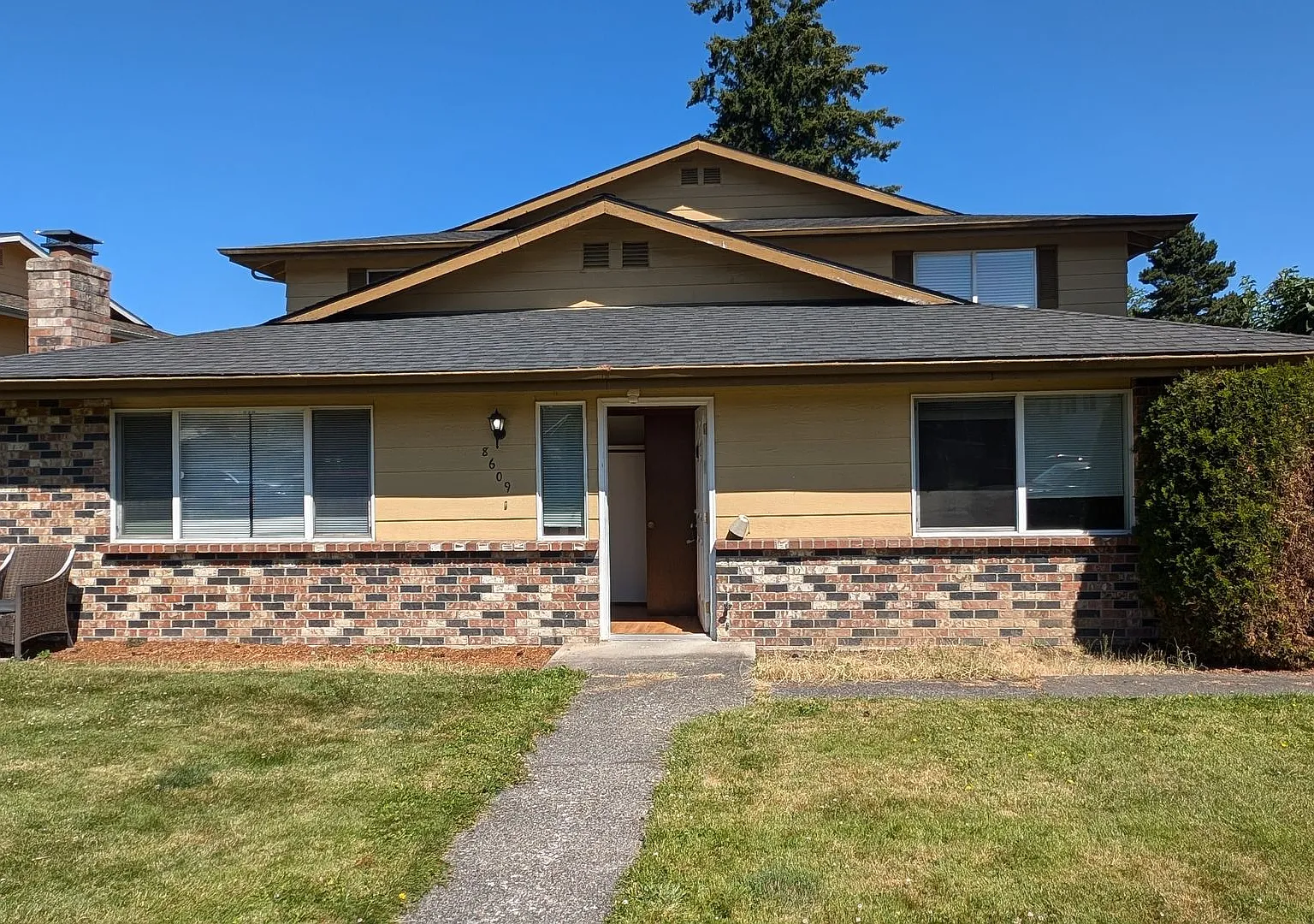 Rambler Townhome in Everett — Photo 1