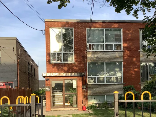 3602 Dufferin St, Toronto, ON M3K 1N7