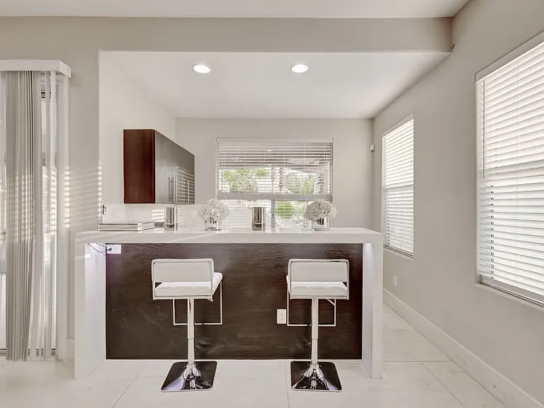 9593 Verneda Ct — Photo 5