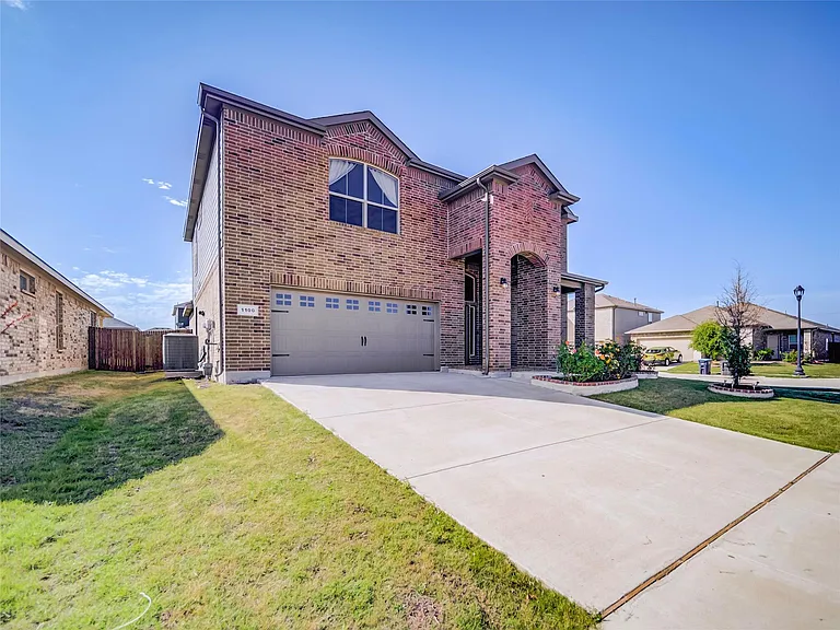 1100 Twin Brooks Ln — Photo 2