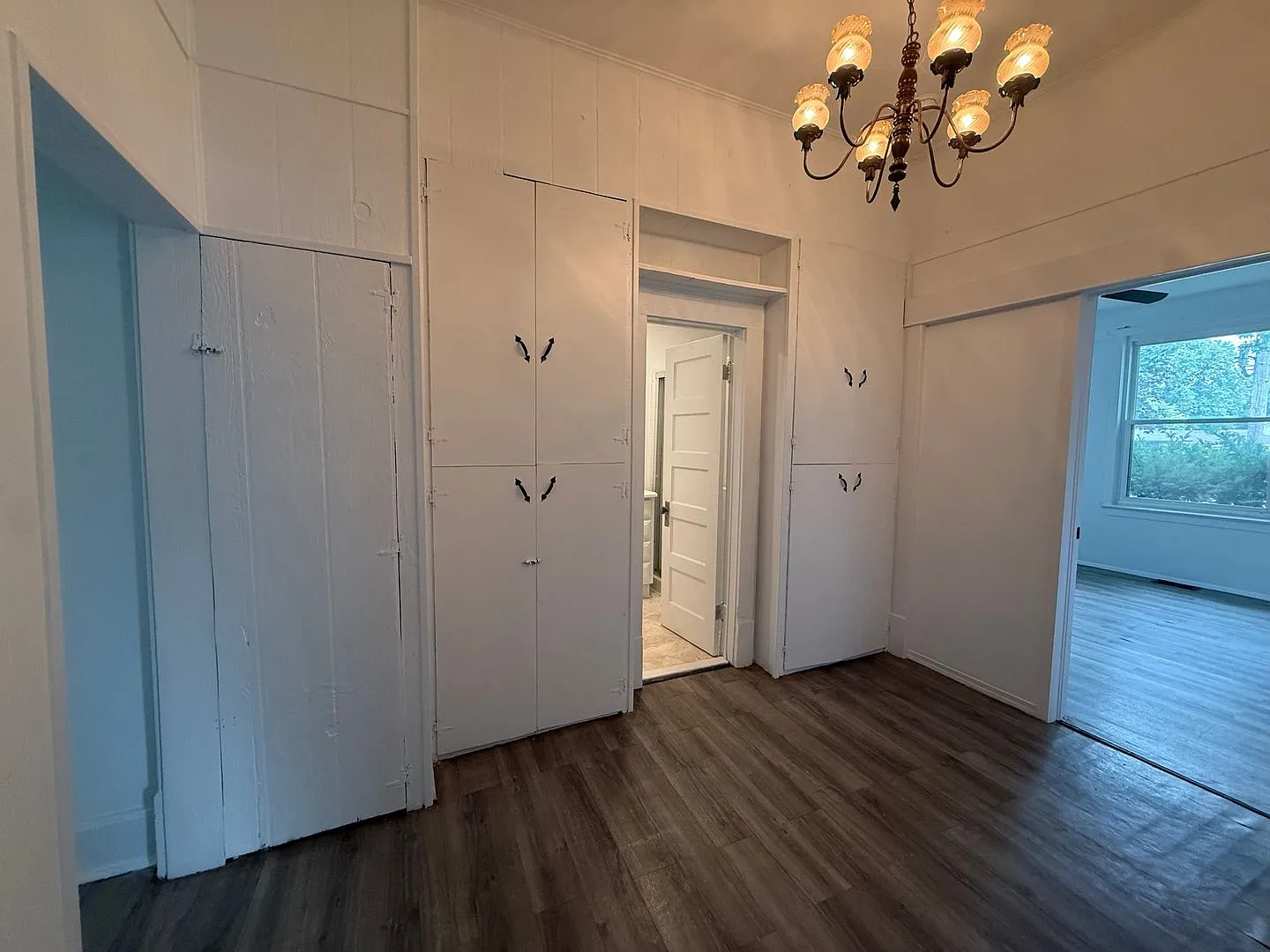 Cute 2 bedroom 1 bath home with so much space! — Photo 4