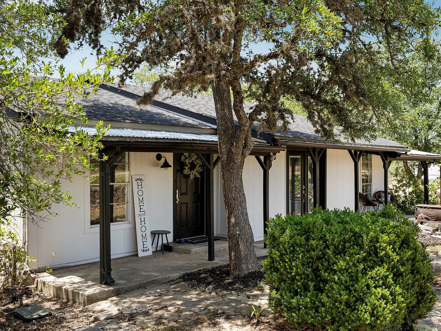 3 bed, 1.0 bath, 1444 sqft, $3,000 — Photo 3