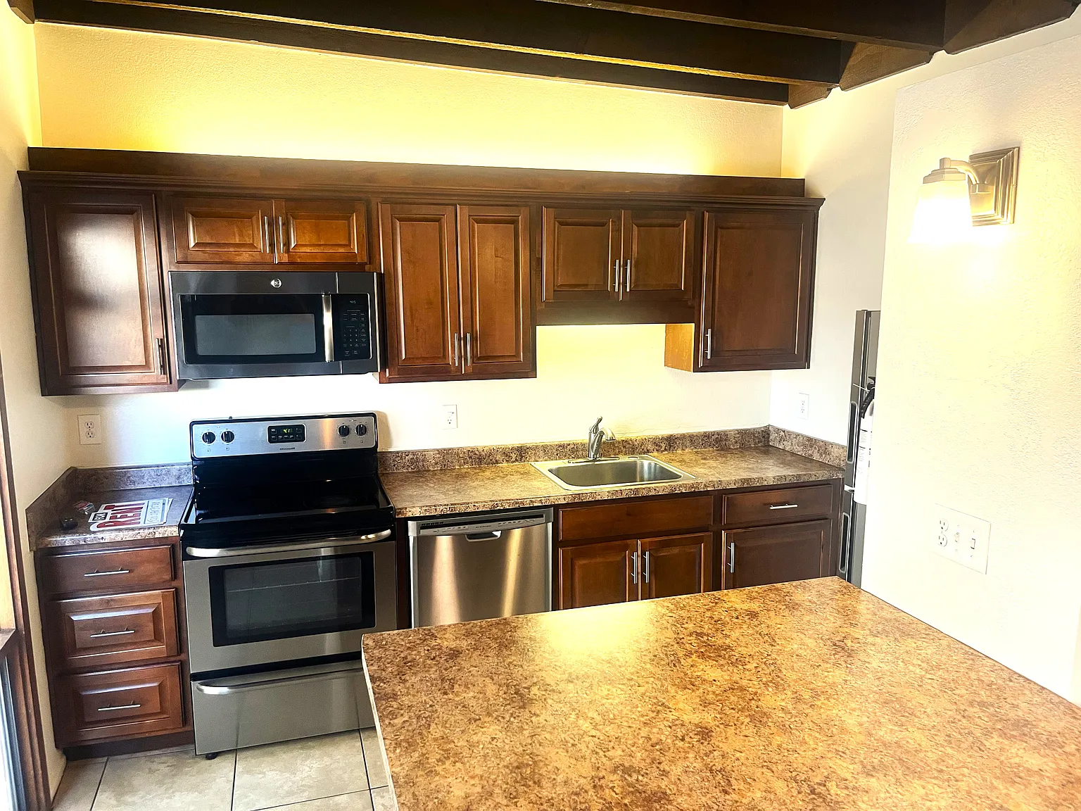 2 bed, 850 sqft, $1,295 — Photo 4