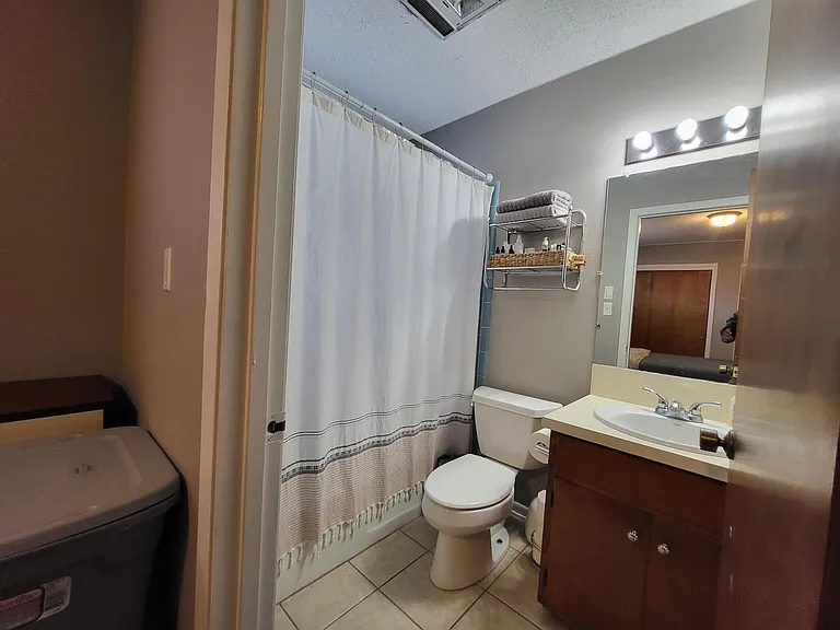 1401 N Orange St — Photo 6