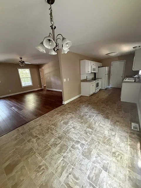 3 bed, 1328 sqft, $1,895 — Photo 4