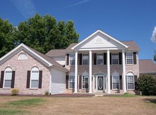 301 Meadowlake Dr, Saint Charles, MO 63304