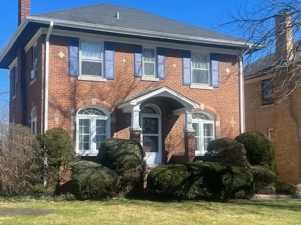 355 Bartram Rd, Riverside, IL 60546