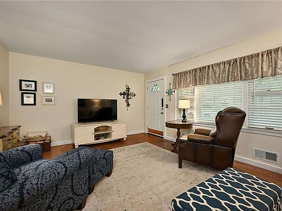 5th image of 8234 Belleview Ave
