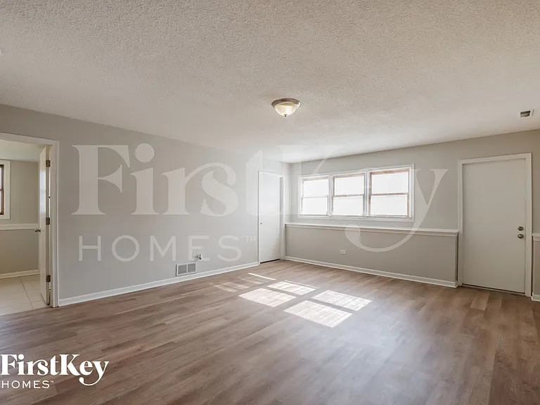 2416 Waterford Dr — Photo 8