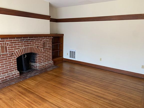 3rd image of 25 Cotter St #25