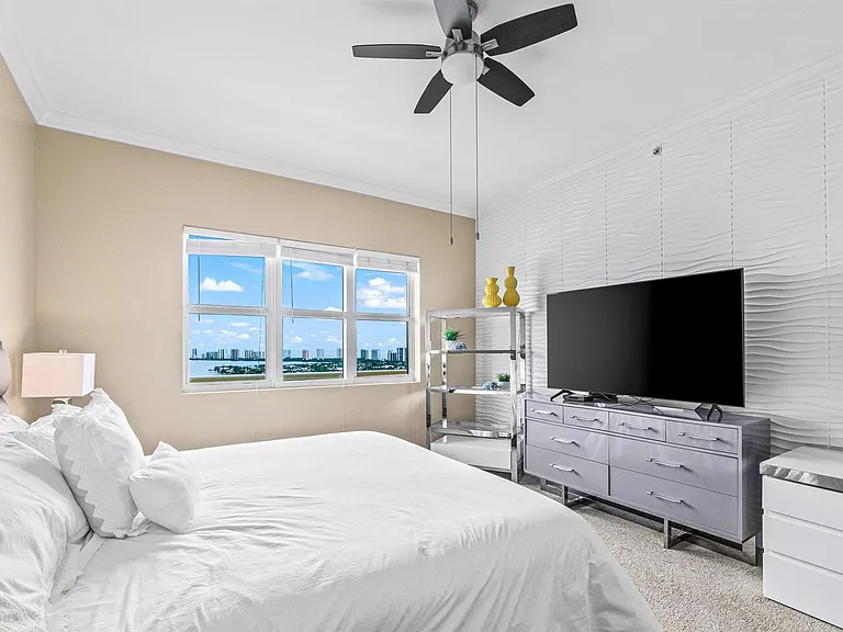 2650 Lake Shore Dr #2403 — Photo 11