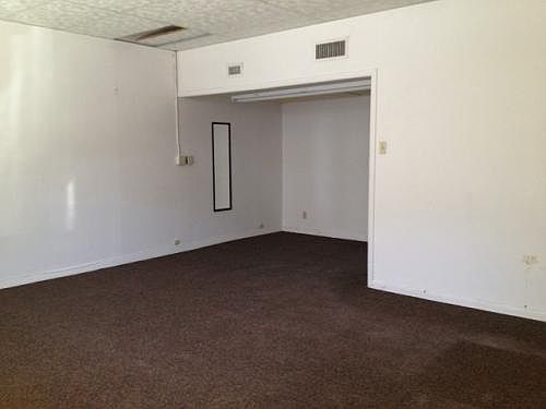 4th image of 105 N River St