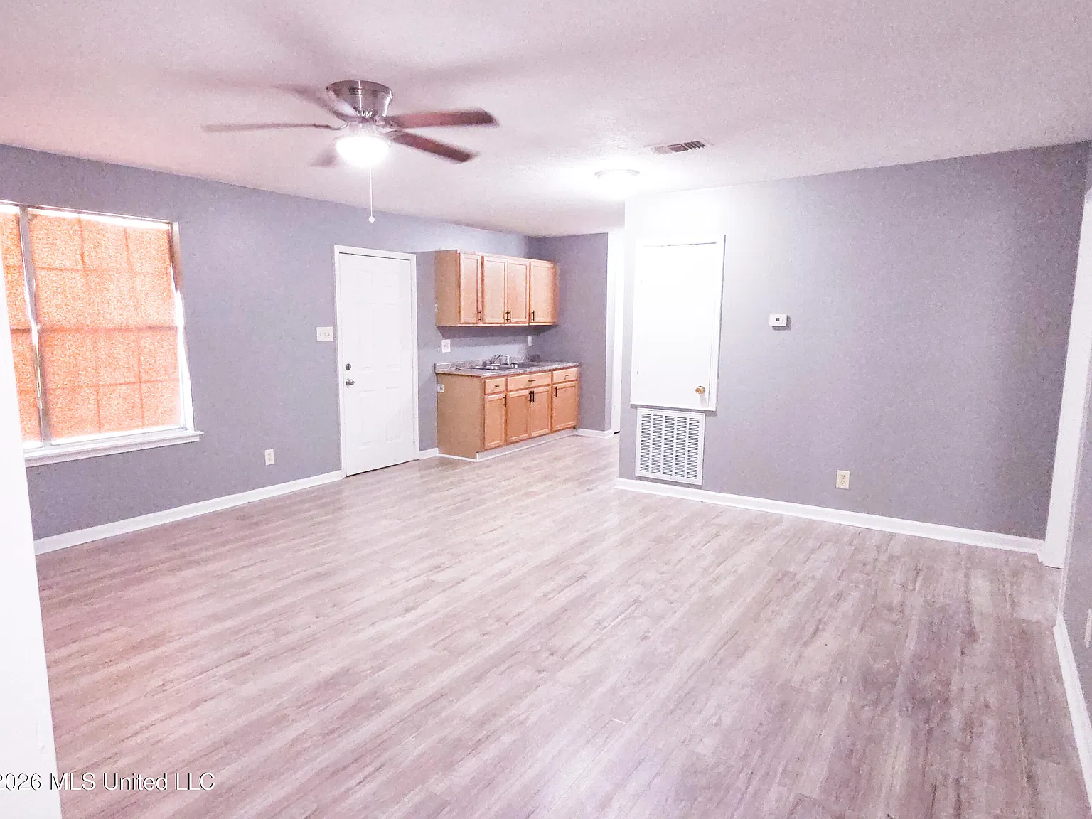 4 bed, 2.0 bath, 1210 sqft, $1,600 — Photo 2