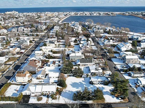 4th image of 570 Central Avenue