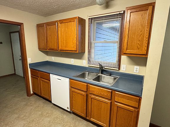 4th image of 163 Creek View Dr
