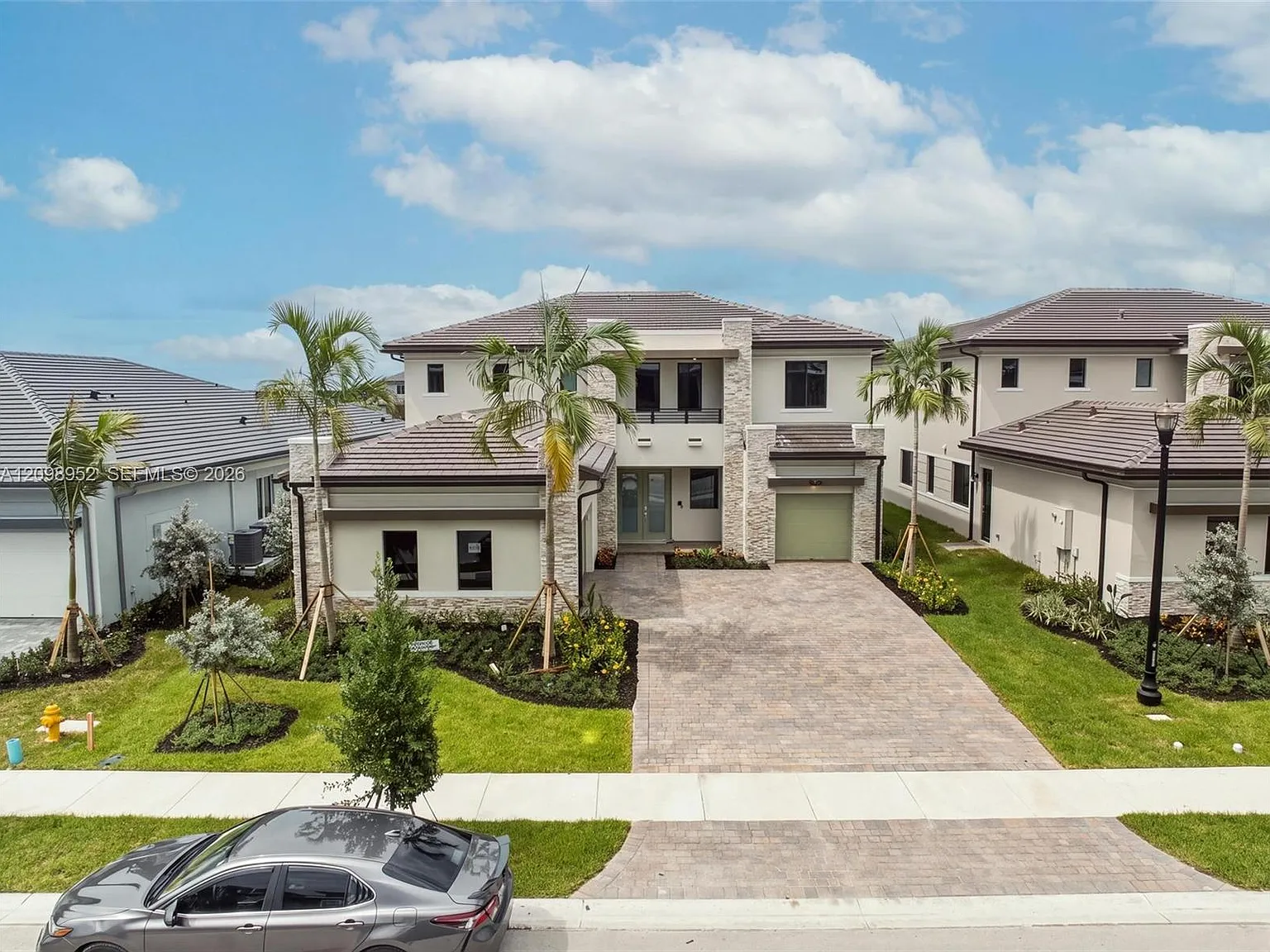 5 bed, 5.5 bath, $9,000 — Photo 3