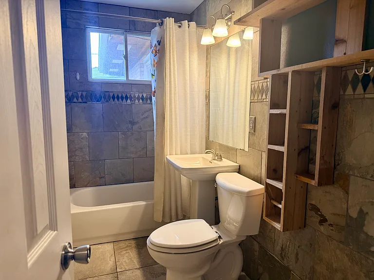 1614 Rebecca Dr — Photo 4