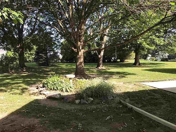 5th image of 817 Meadowlawn Dr