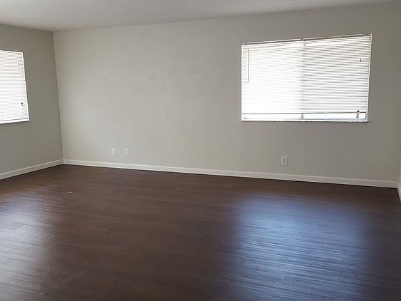 4th image of 108 E Tiffany Dr APT 4