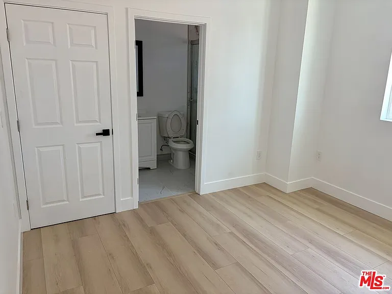 11016 Olinda St — Photo 14