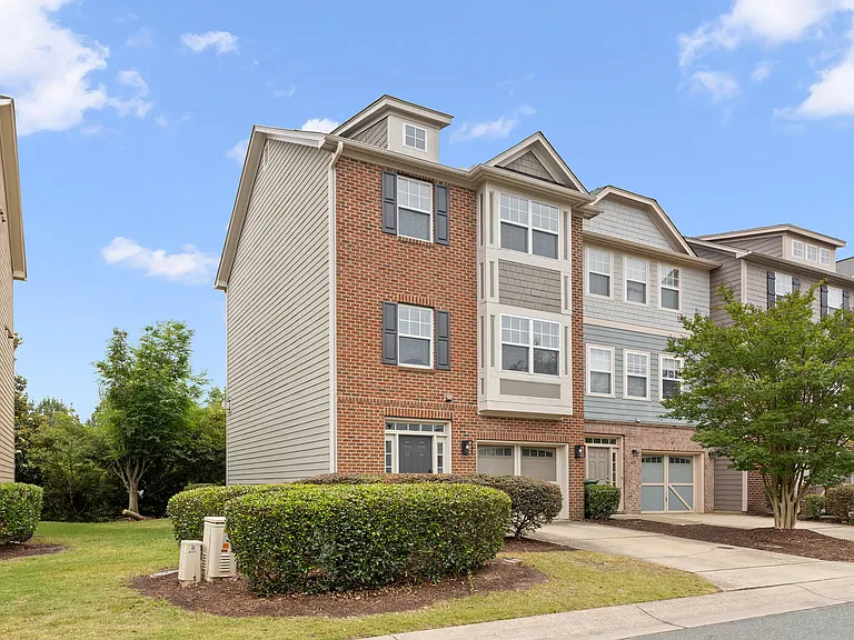 611 Carlton Commons Ln #1 — Photo 3