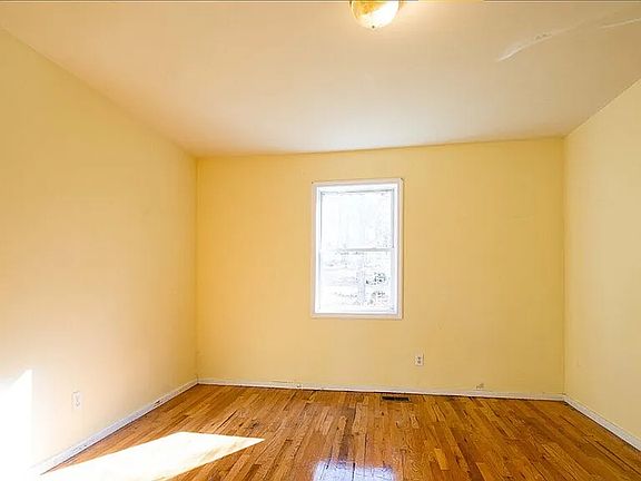 3rd image of 304 Wade Rd