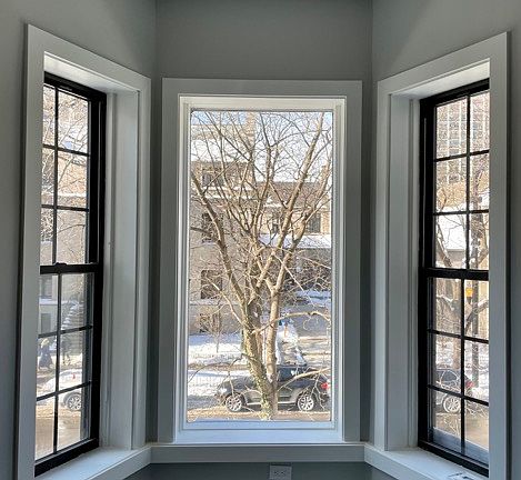 2nd image of 1422 N Dearborn St #101