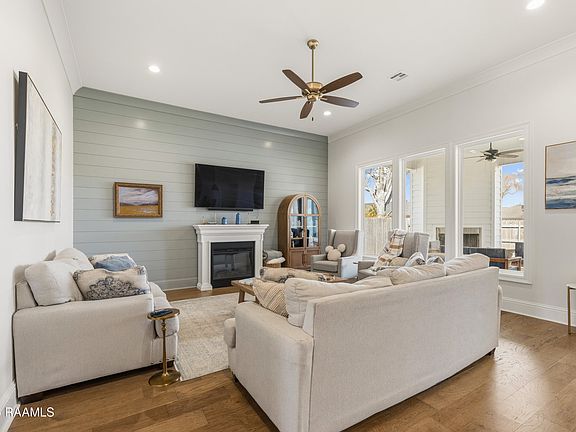 4th image of 207 Lemongrass Ln