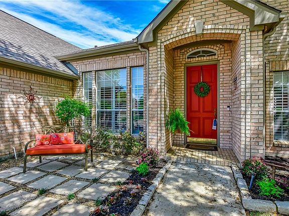 3rd image of 1016 Laurel Oak Dr
