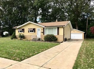 4042 W 214th St, Fairview Park, OH