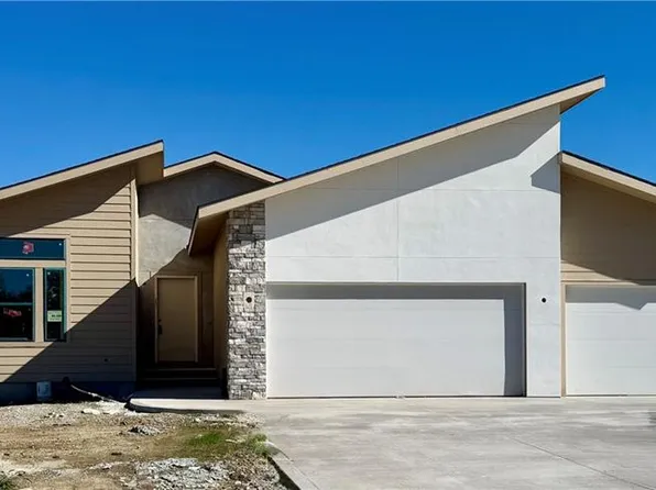 8413 NW 90th Ter, Kansas City, MO 64138