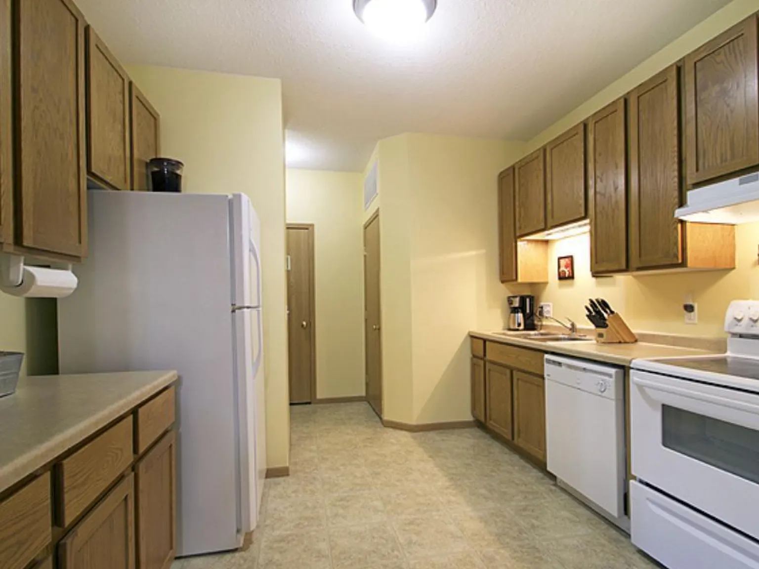 3 bed, 1.5 bath, 1250 sqft, $1,900 — Photo 4