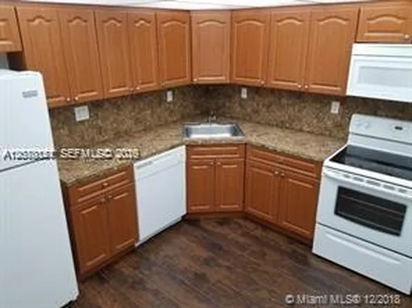 2780 NE 183rd St APT 212, Aventura, FL 33160