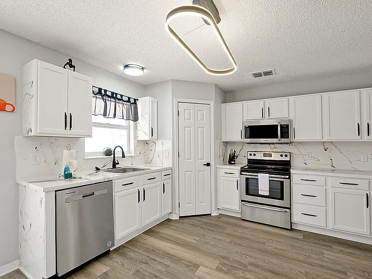 52 Perrotti Ln — Photo 16
