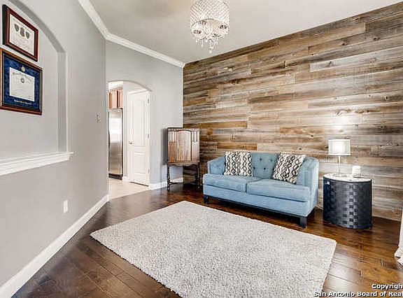 5th image of 1042 Maltese Ln