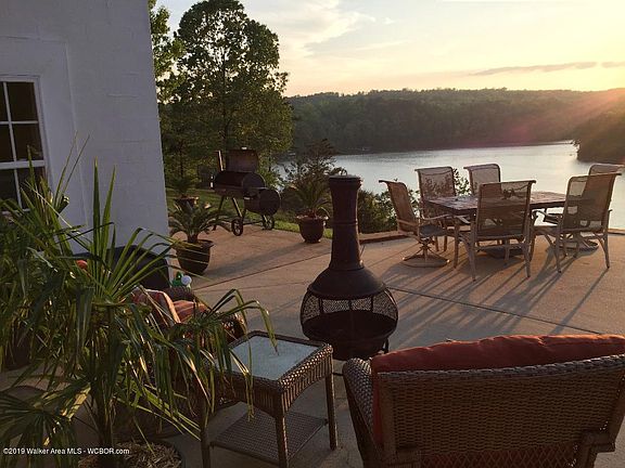 Image 4: Entertaining Area