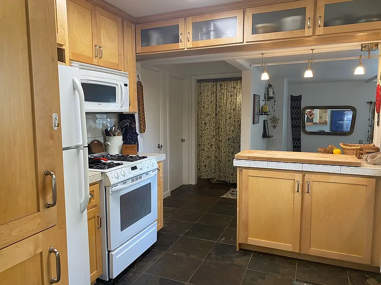 676 NE Franklin Ave — Photo 13