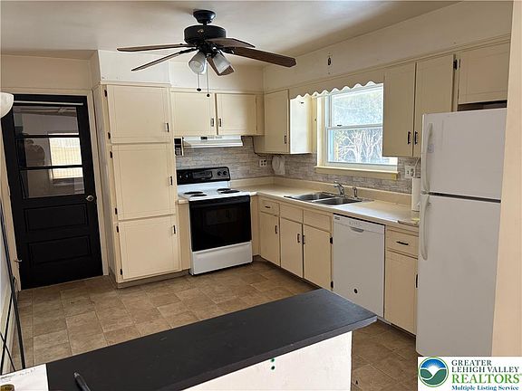 4th image of 1315 Oak Dr