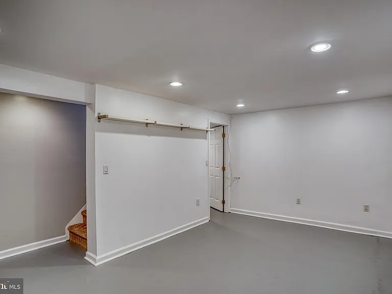 124 Hilldale Ct — Photo 38
