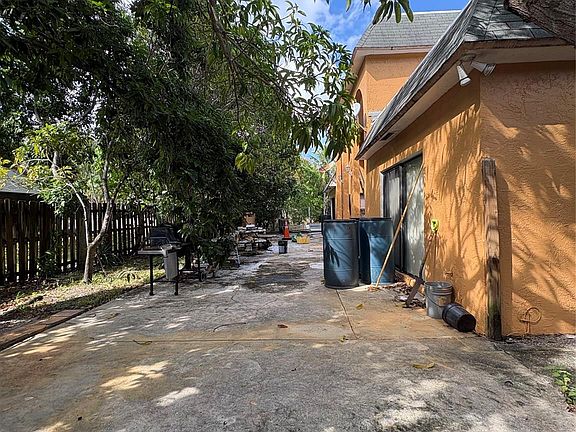 4th image of 1091 NW 78th Terrace