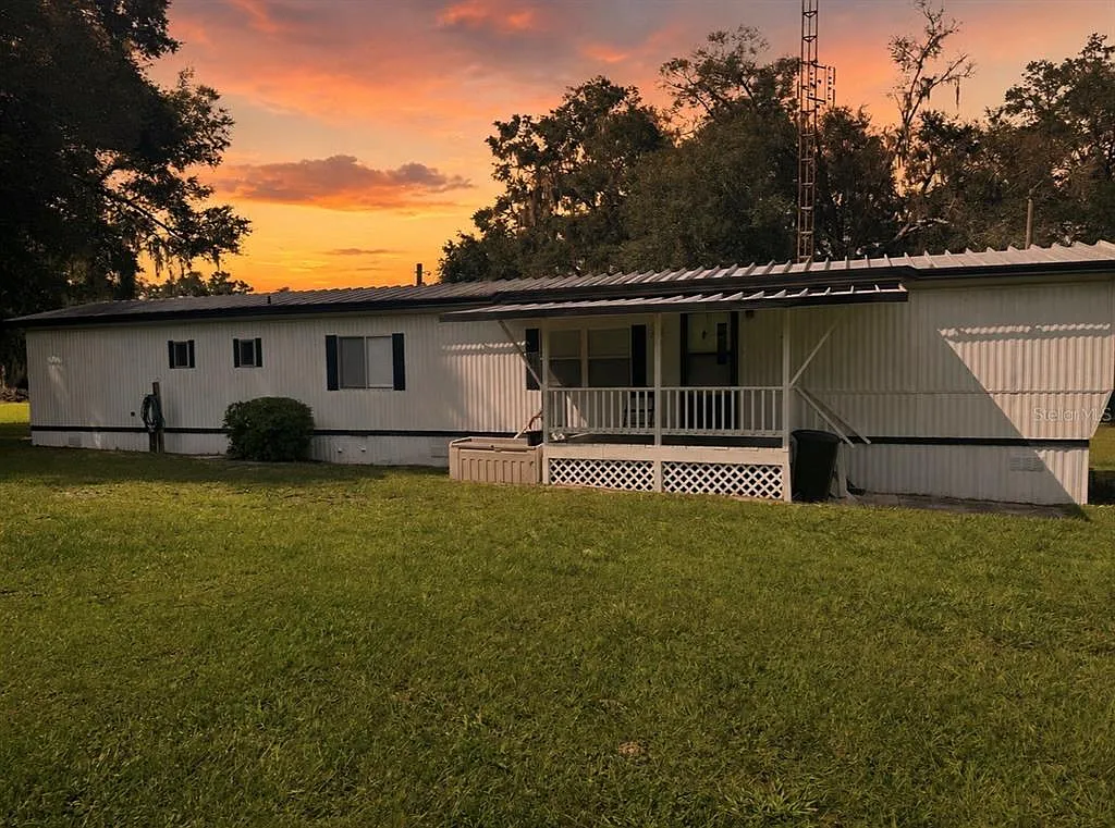 2 bed, 1.0 bath, 924 sqft, $1,025 — Photo 2