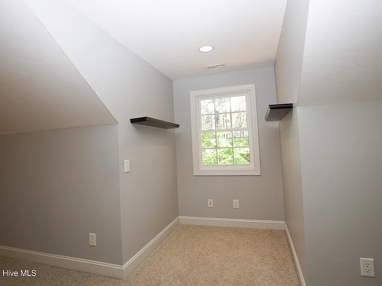 16 Montrose Ct — Photo 55