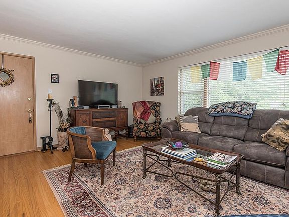 5th image of 8123 Whitburn Dr