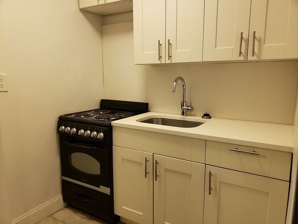2nd image of 816 Ocean Ave APT L4