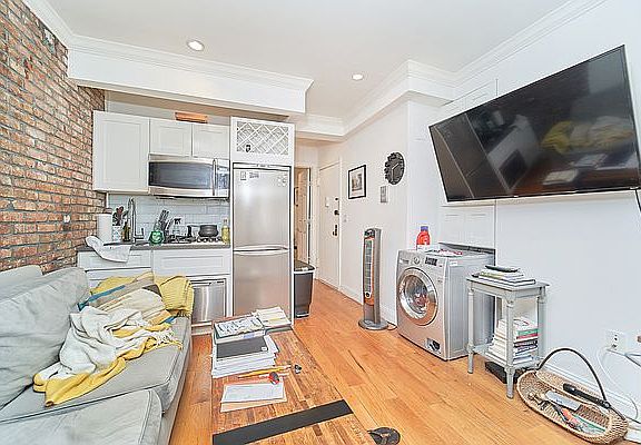 2nd image of 233 E 82nd St APT 4C