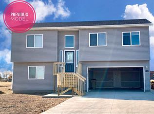 3309 NW Kodiak St, Minot, ND 58703